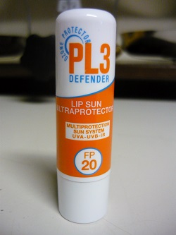 [921732653] PL3 DEFENDER LIP SUN FP 20