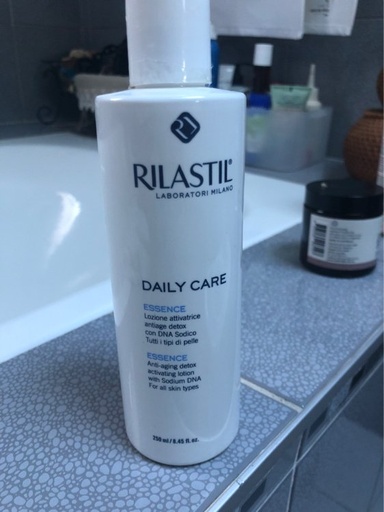 [936040195] RILASTIL DAILY CARE ESSENCE LOZIONE