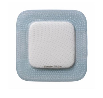 [971217512] MEDICAZIONE BIATAIN IN SCHIUMA DI POLIURETANO CON BORDO ADESIVO IN SILICONE PER SACRO 25X25 CM 5 PEZZI