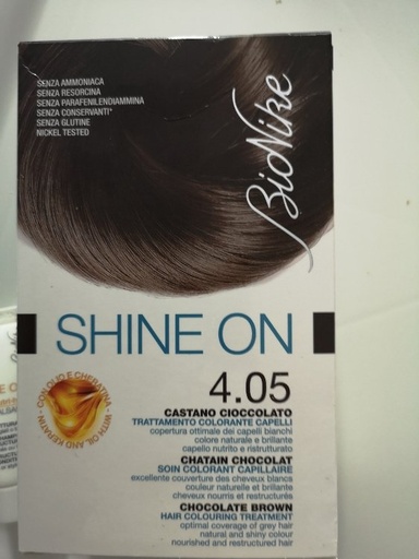 [970540340] BIONIKE SHINE ON TRATTAMENTO COLORANTE CAPELLI CASTANO CIOCCOLATO 4.05